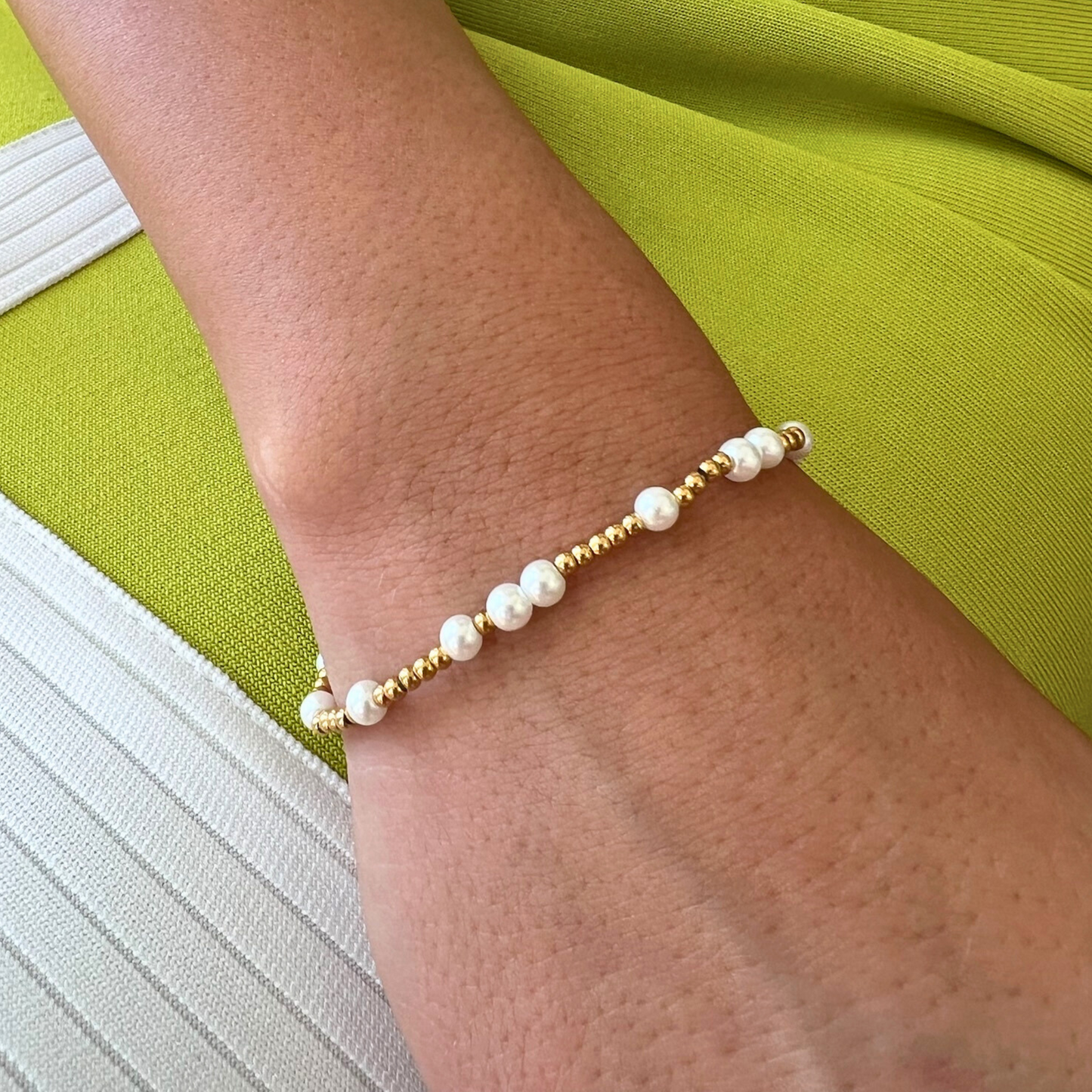 2mm Gold Bead & Pearl Stretch Bracelet